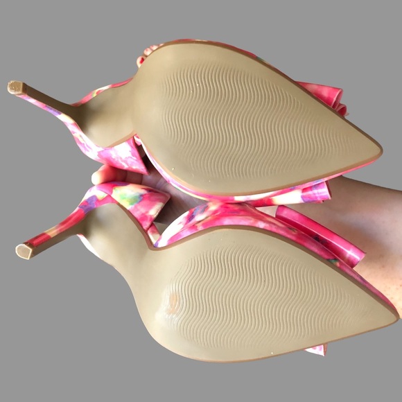 🌹🌸 RARE FINISH D’Orsay Pumps Abstract Floral by Betsey Johnson - Picture 6 of 12